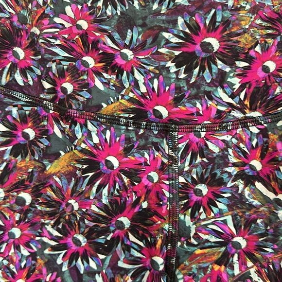 lululemon Base Pace High Rise Tight 25” Brushed in Floral Electric Multi Size 8 - Picture 2 of 4